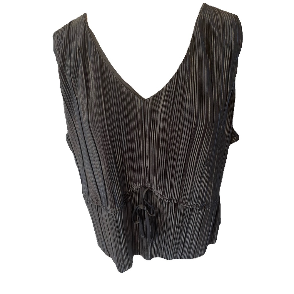 SLEEVELESS TOP VERY SOFT AND ELEGANT NWT SIZE XXL OO6